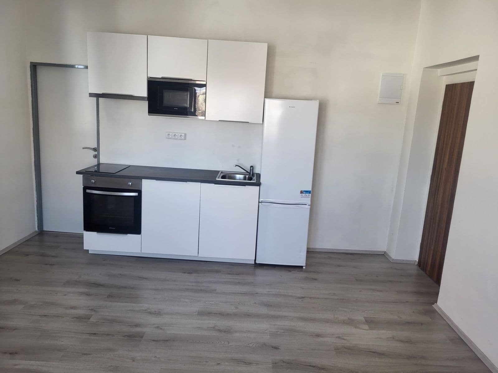 Prenájom bytu 1-izbový 28 m², Baarova, Praha, Praha Prenájom bytu 1-izbový 28 m², Baarova, Praha, Praha