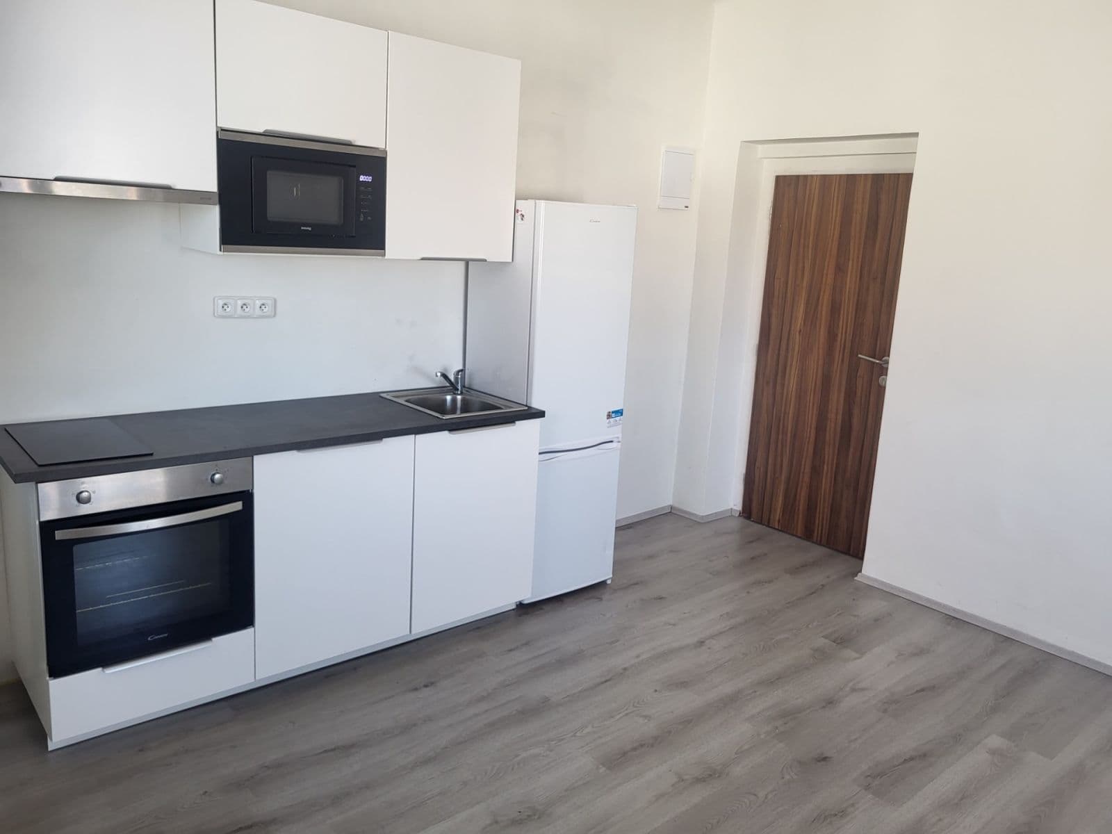 Prenájom bytu 1-izbový 28 m², Baarova, Praha, Praha Prenájom bytu 1-izbový 28 m², Baarova, Praha, Praha