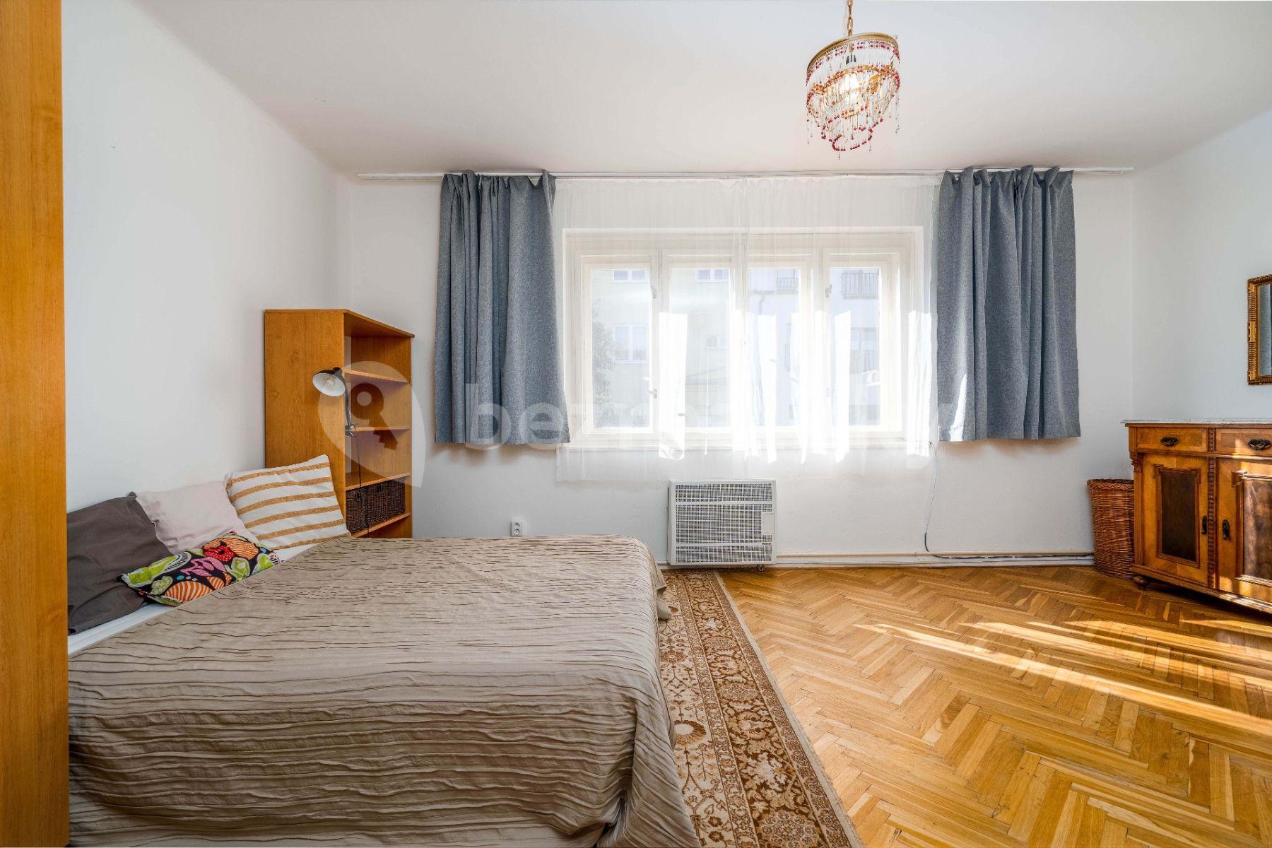 Prenájom bytu 5-izbový 100 m², Jiřinková, Praha, Praha