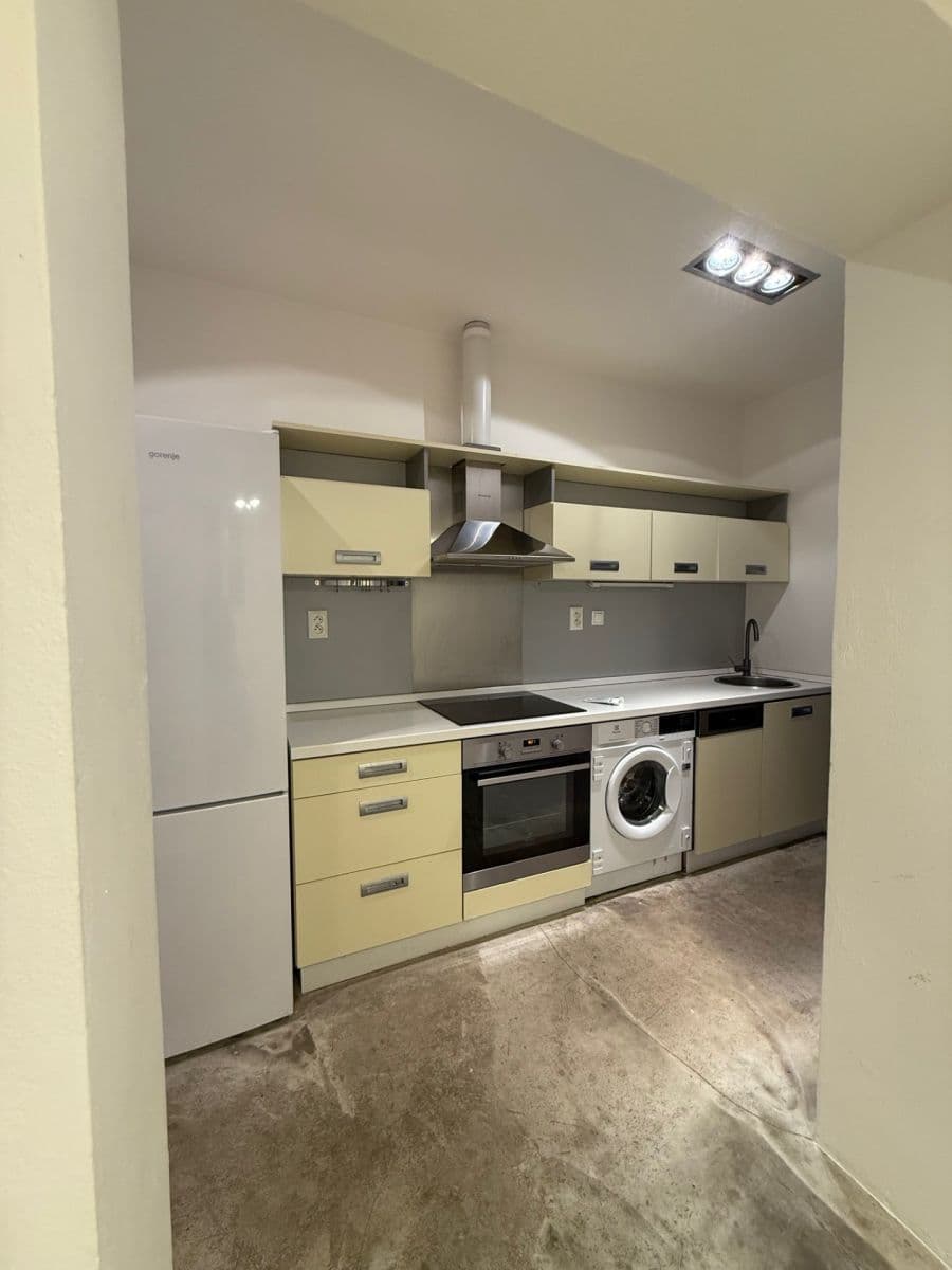 Prenájom bytu 2-izbový 57 m², Šlikova, Praha, Praha Prenájom bytu 2-izbový 57 m², Šlikova, Praha, Praha