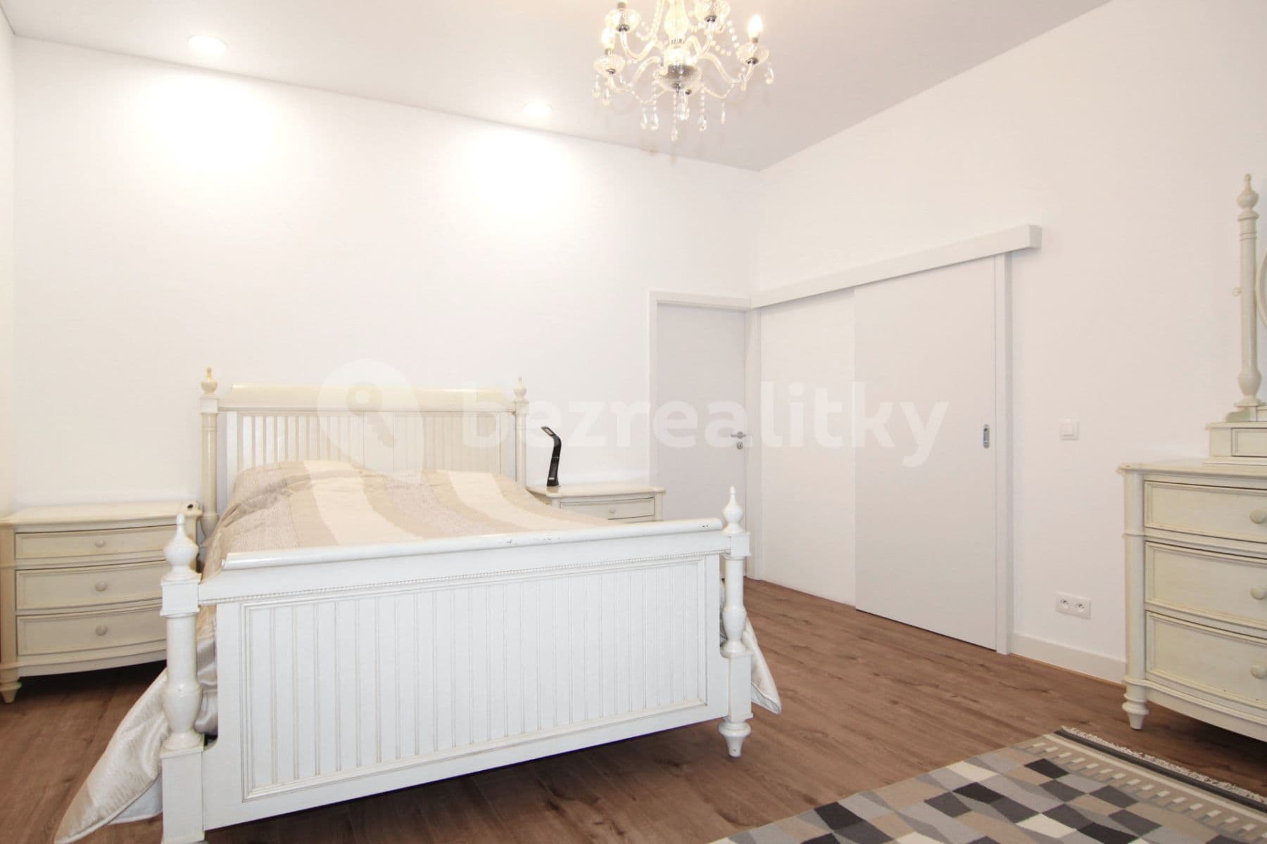 Prenájom bytu 2-izbový 43 m², Vřídelní, Karlovy Vary, Karlovarský kraj Prenájom bytu 2-izbový 43 m², Vřídelní, Karlovy Vary, Karlovarský kraj
