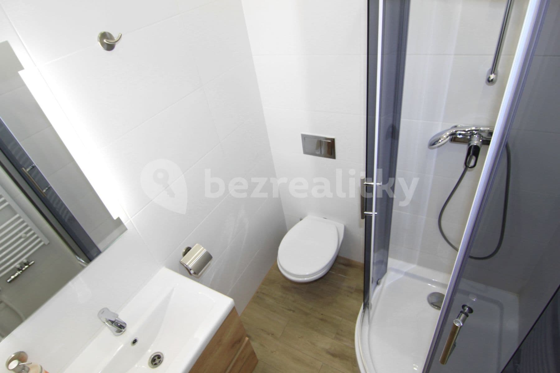 Prenájom bytu 2-izbový 43 m², Vřídelní, Karlovy Vary, Karlovarský kraj Prenájom bytu 2-izbový 43 m², Vřídelní, Karlovy Vary, Karlovarský kraj