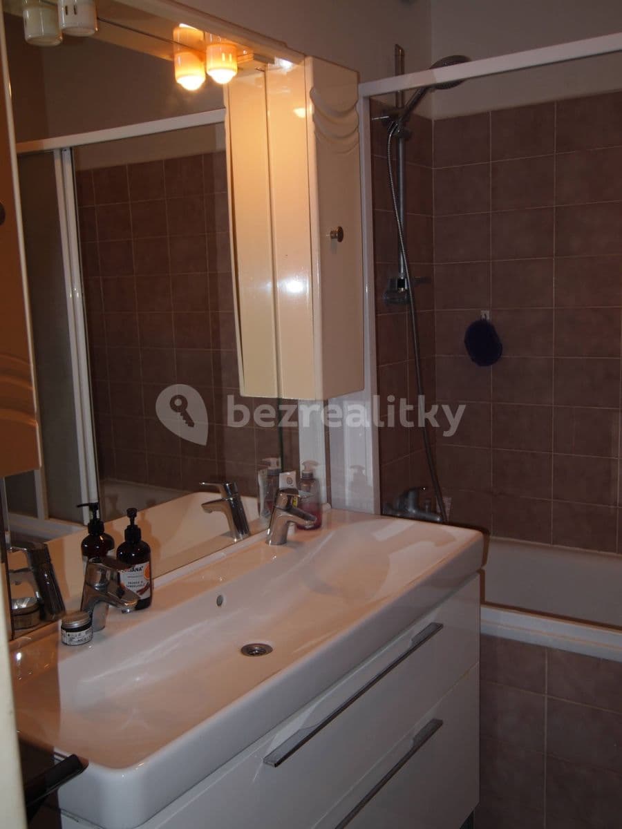 Prenájom bytu 3-izbový 80 m², Tusarova, Praha, Praha Prenájom bytu 3-izbový 80 m², Tusarova, Praha, Praha