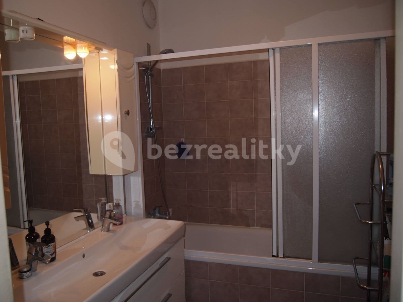 Prenájom bytu 3-izbový 80 m², Tusarova, Praha, Praha Prenájom bytu 3-izbový 80 m², Tusarova, Praha, Praha