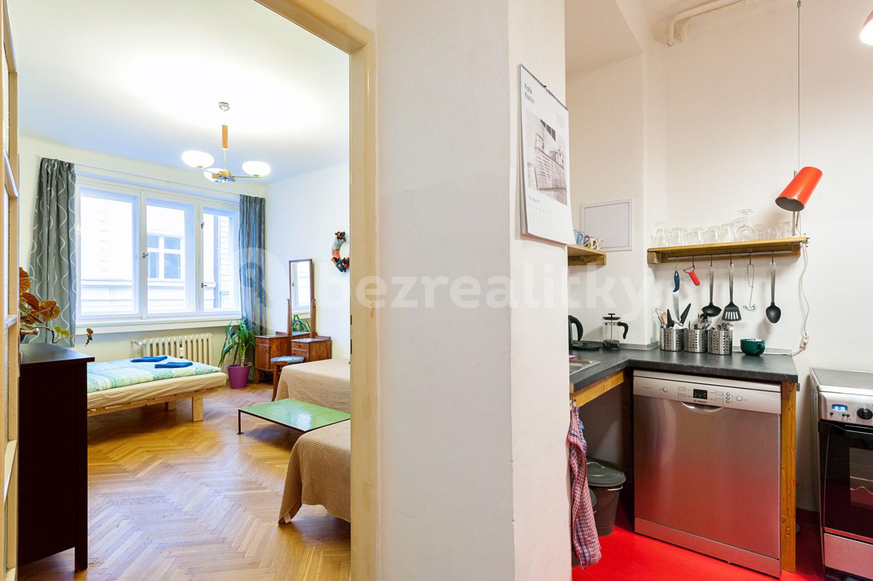 Prenájom bytu 3-izbový 86 m², Vrázova, Praha, Praha