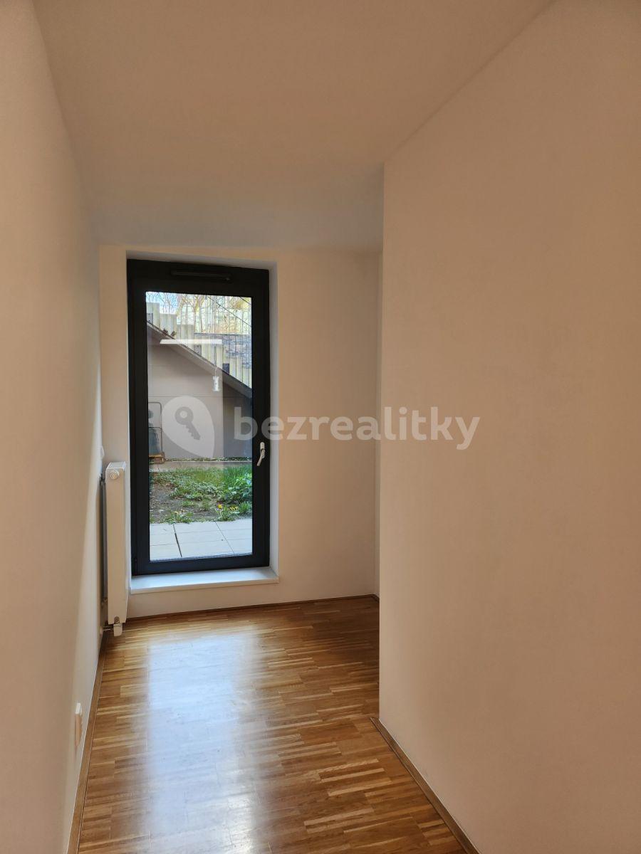 Prenájom bytu 3-izbový 90 m², Žitenická, Praha, Praha