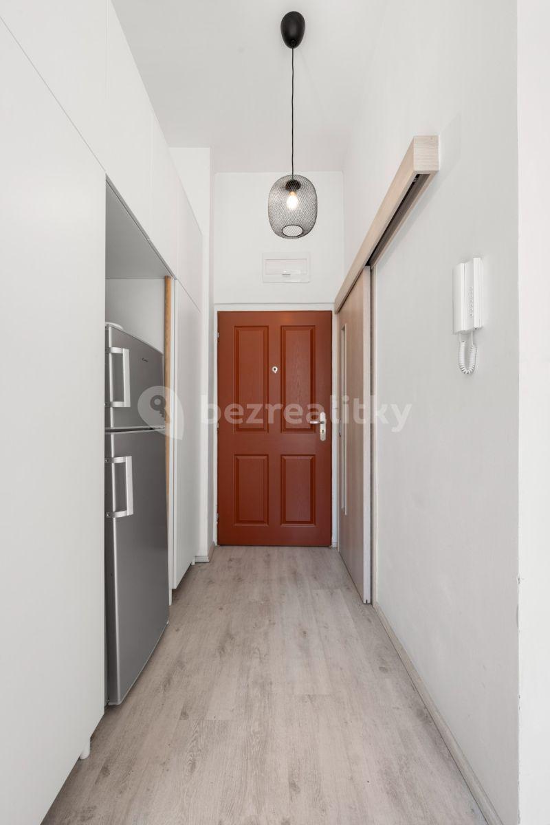 Prenájom bytu 1-izbový 27 m², Štefánikova, Brno, Jihomoravský kraj