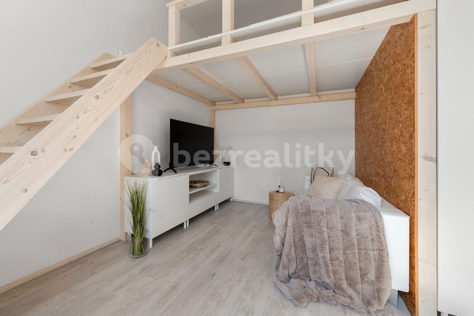 Prenájom bytu 1-izbový 27 m², Štefánikova, Brno, Jihomoravský kraj