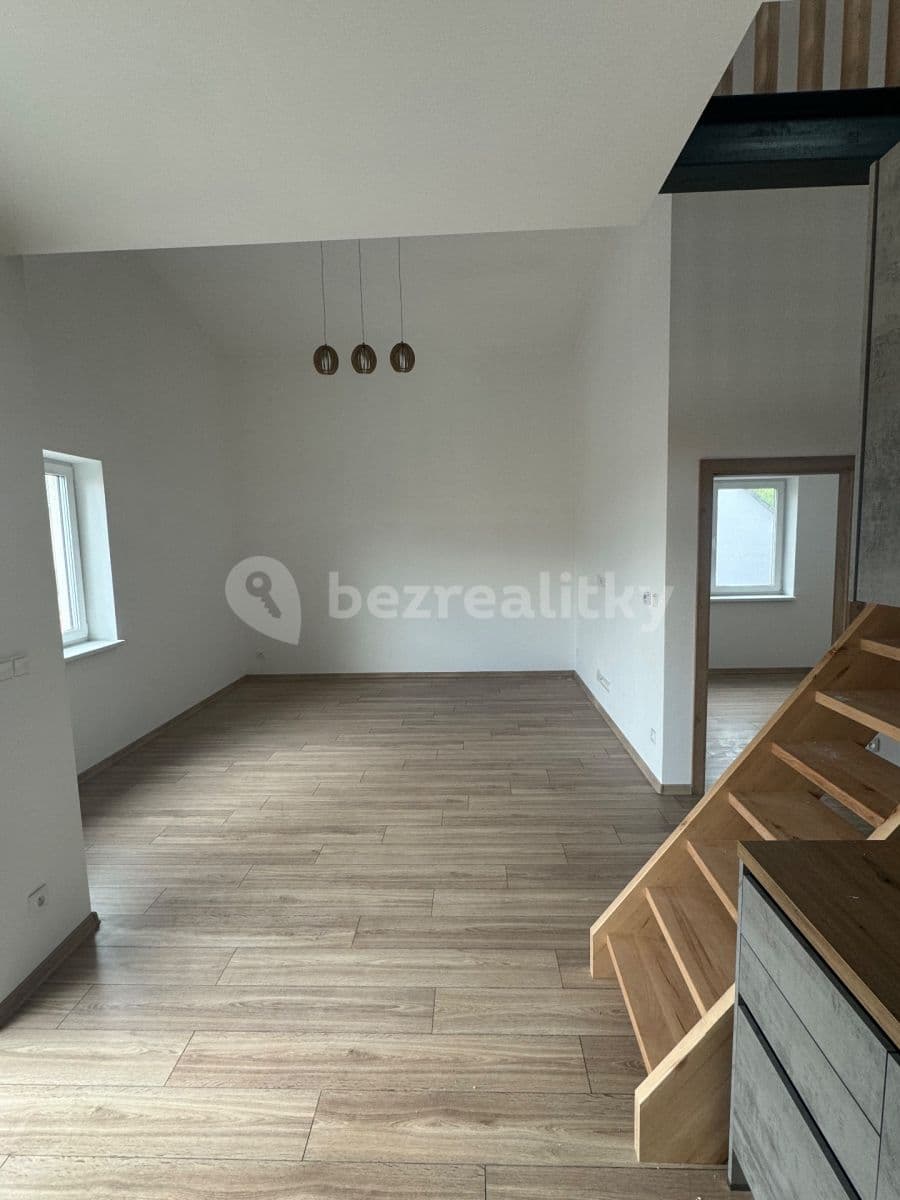 Prenájom bytu 3-izbový 70 m², Syrovice, Jihomoravský kraj