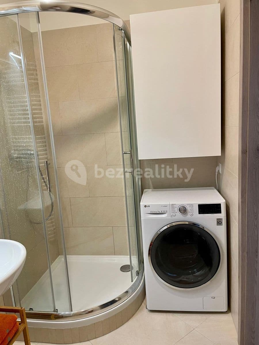 Prenájom bytu 1-izbový 33 m², Štanderova, Praha, Praha Prenájom bytu 1-izbový 33 m², Štanderova, Praha, Praha