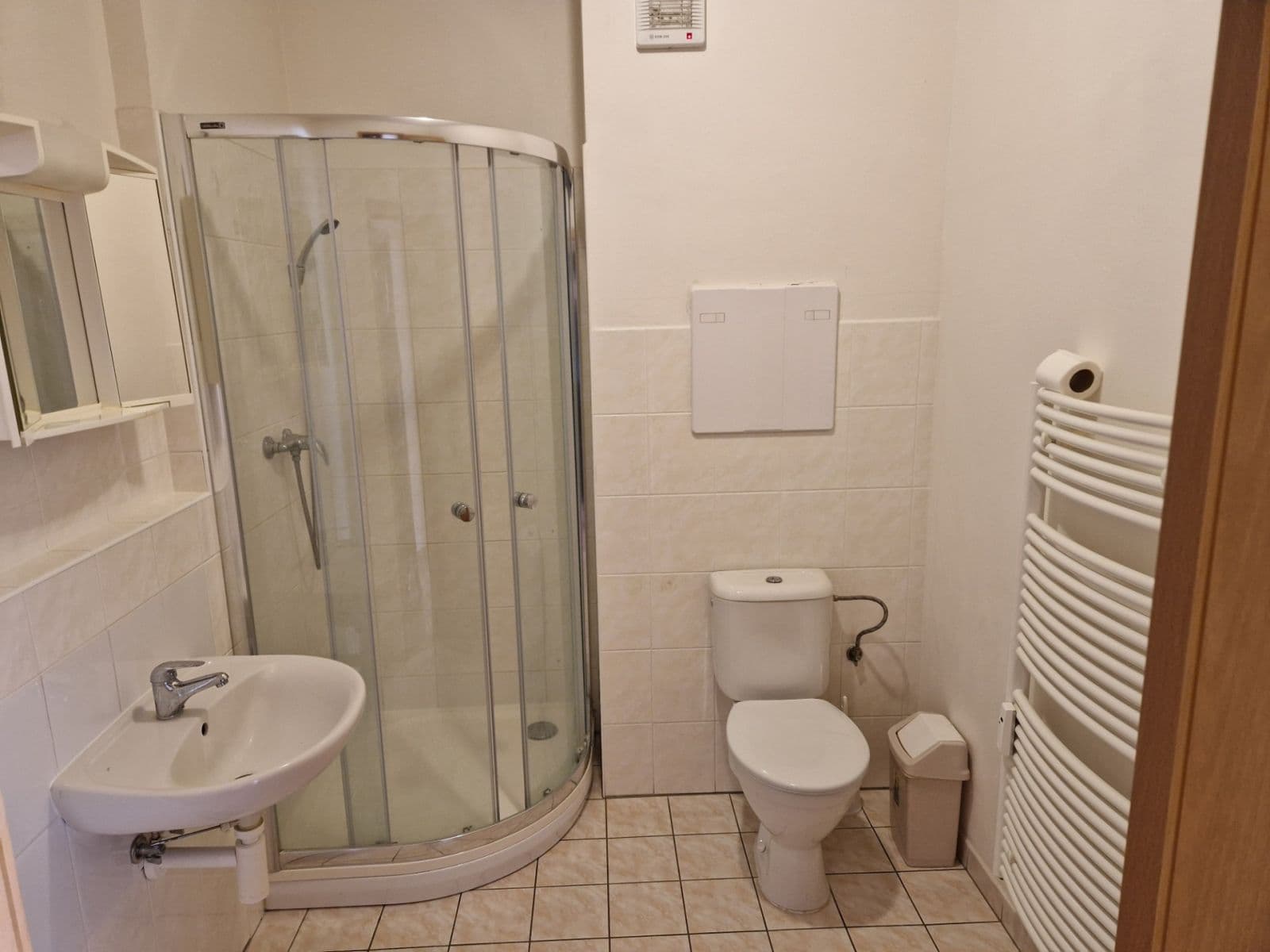 Prenájom bytu 1-izbový 30 m², Jozefa Gabčíka, Pardubice, Pardubický kraj Prenájom bytu 1-izbový 30 m², Jozefa Gabčíka, Pardubice, Pardubický kraj