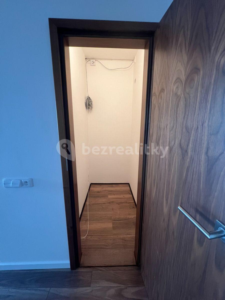 Prenájom bytu 3-izbový 73 m², Zrzavého, Praha, Praha