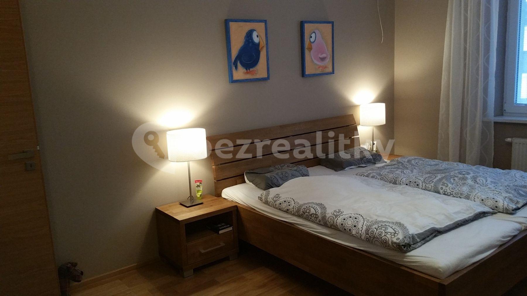 Prenájom bytu 3-izbový 75 m², Česká, Nové Mesto, Bratislavský kraj