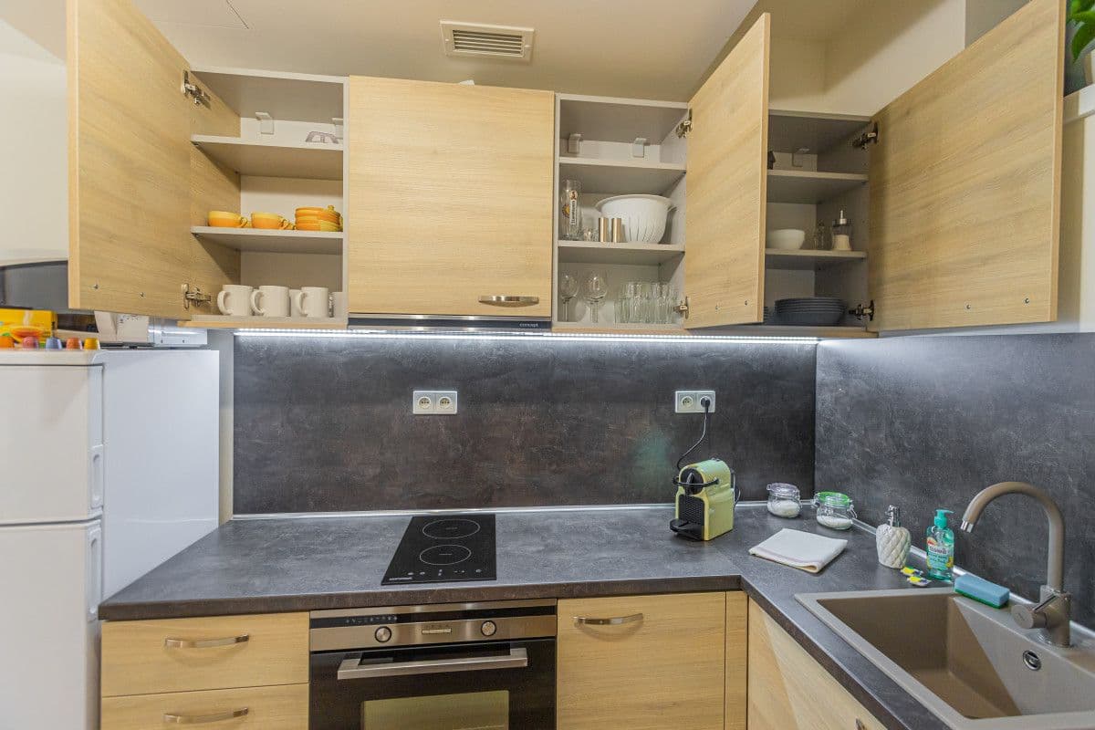 Prenájom bytu 35 m², Hlaváčkova, Praha, Praha Prenájom bytu 35 m², Hlaváčkova, Praha, Praha