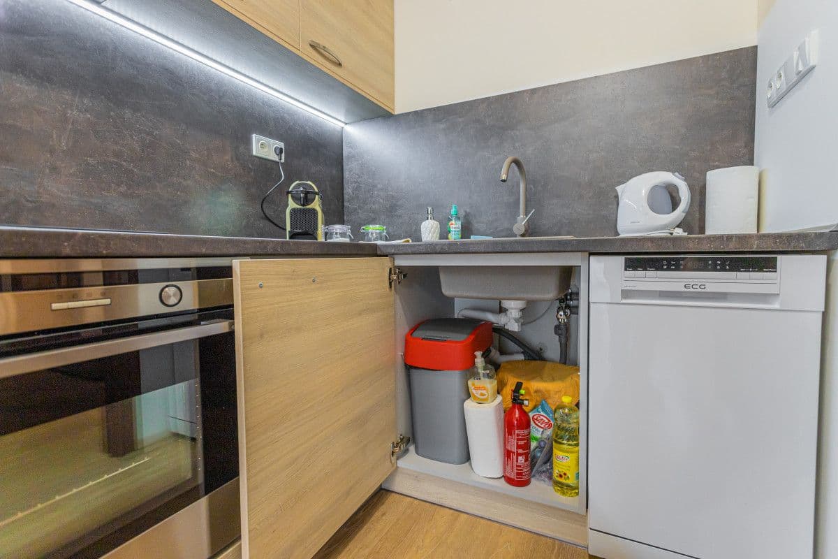 Prenájom bytu 35 m², Hlaváčkova, Praha, Praha Prenájom bytu 35 m², Hlaváčkova, Praha, Praha