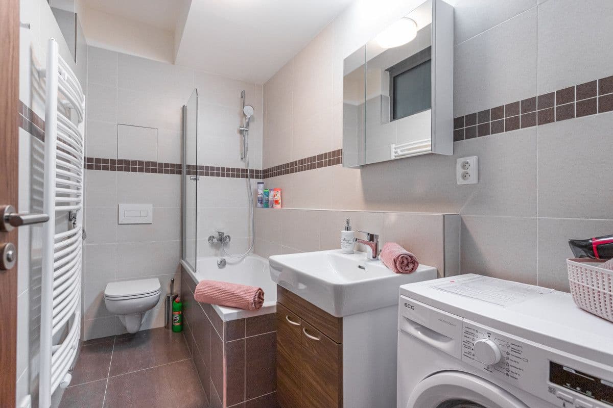 Prenájom bytu 35 m², Hlaváčkova, Praha, Praha Prenájom bytu 35 m², Hlaváčkova, Praha, Praha