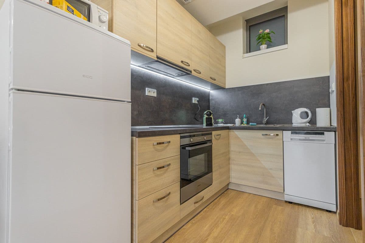 Prenájom bytu 35 m², Hlaváčkova, Praha, Praha Prenájom bytu 35 m², Hlaváčkova, Praha, Praha