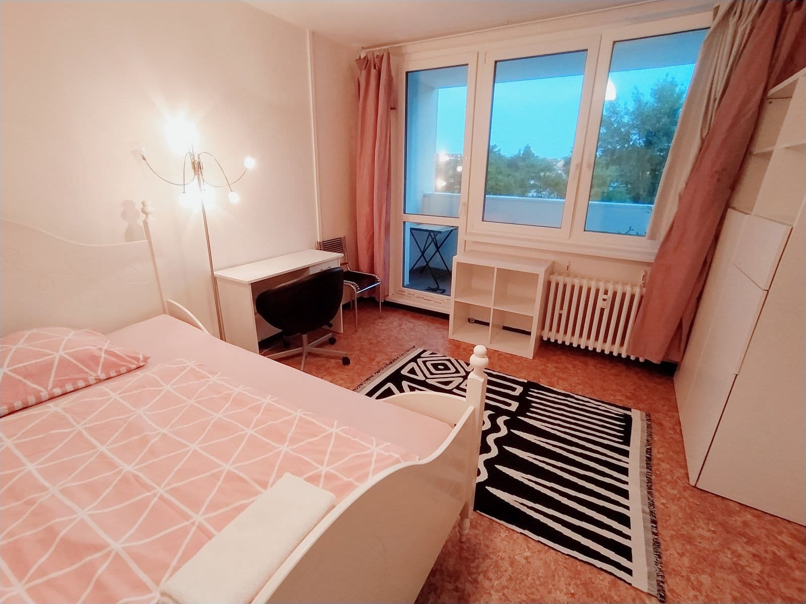 Prenájom bytu 80 m², Voskovcova, Praha, Praha Prenájom bytu 80 m², Voskovcova, Praha, Praha