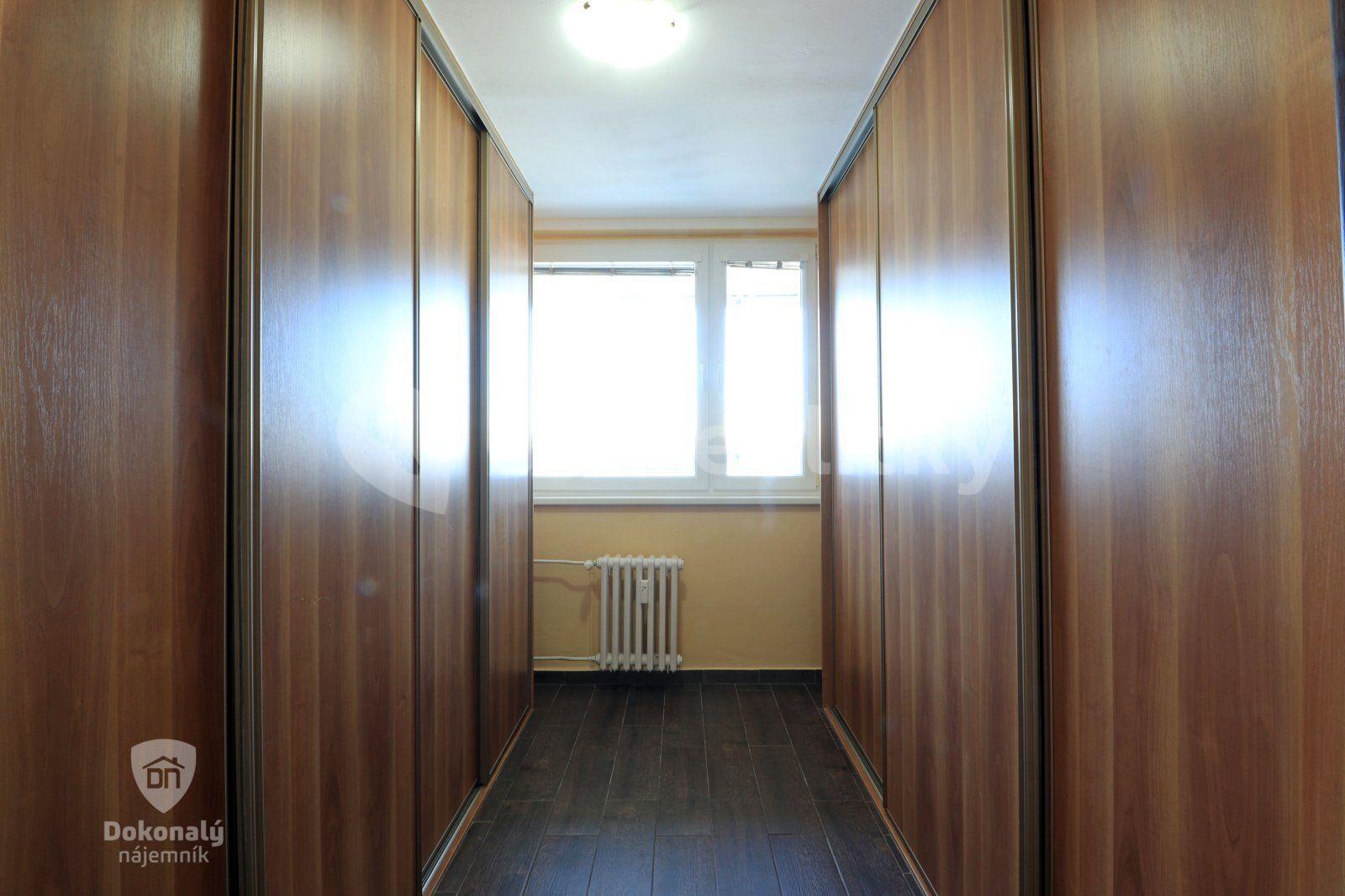 Prenájom bytu 4-izbový 75 m², Na Dolíkách, Slaný, Středočeský kraj