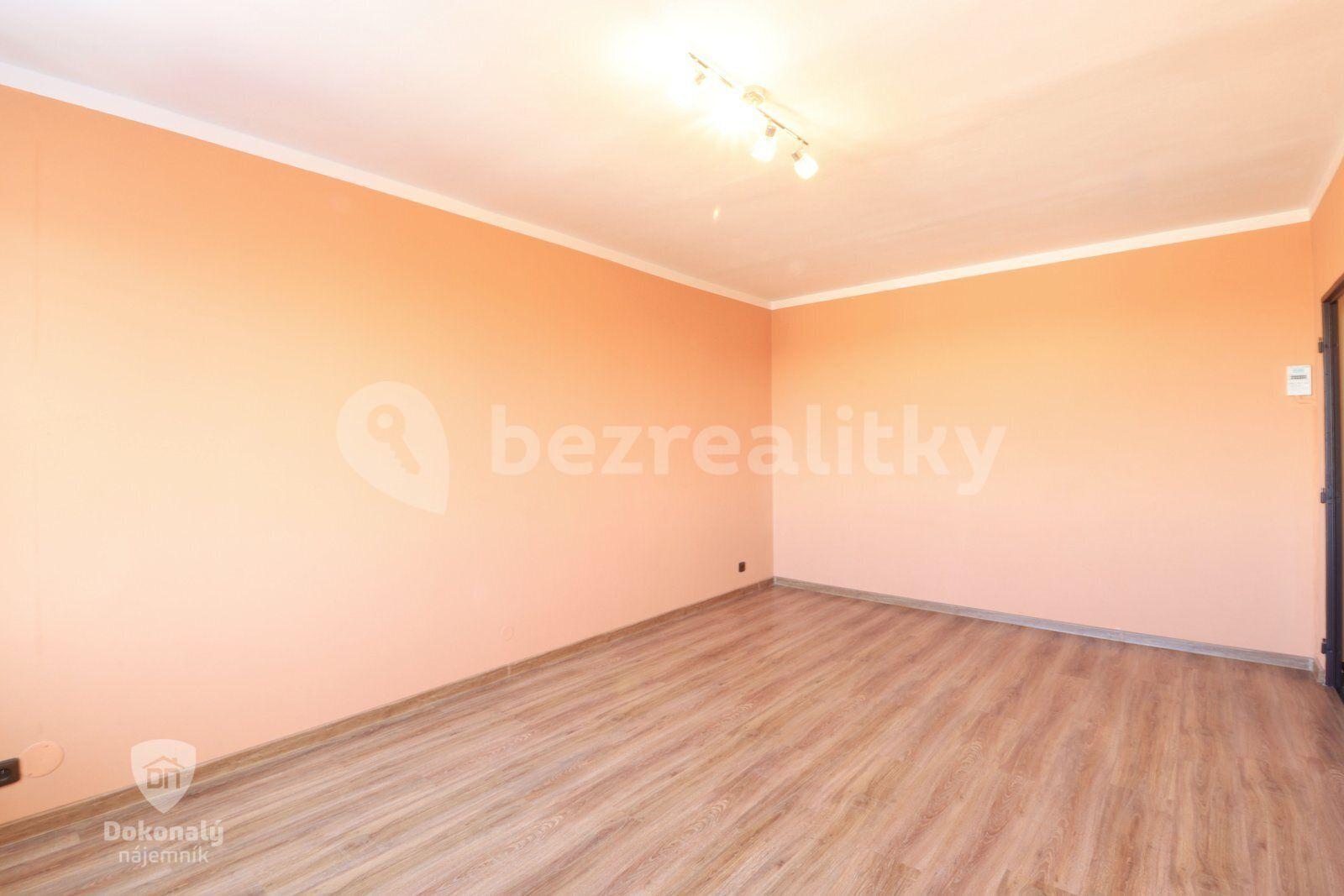 Prenájom bytu 4-izbový 75 m², Na Dolíkách, Slaný, Středočeský kraj