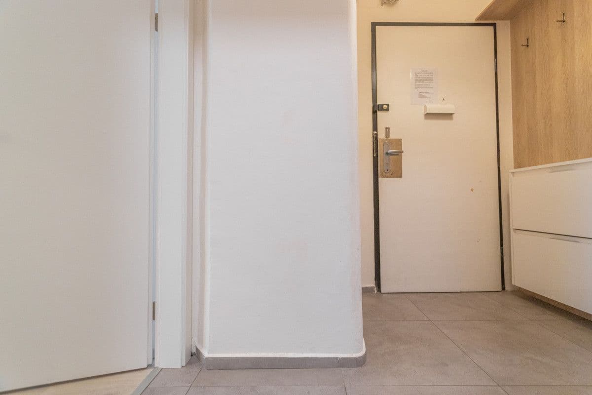 Prenájom bytu 25 m², Stroupežnického, Praha, Praha Prenájom bytu 25 m², Stroupežnického, Praha, Praha