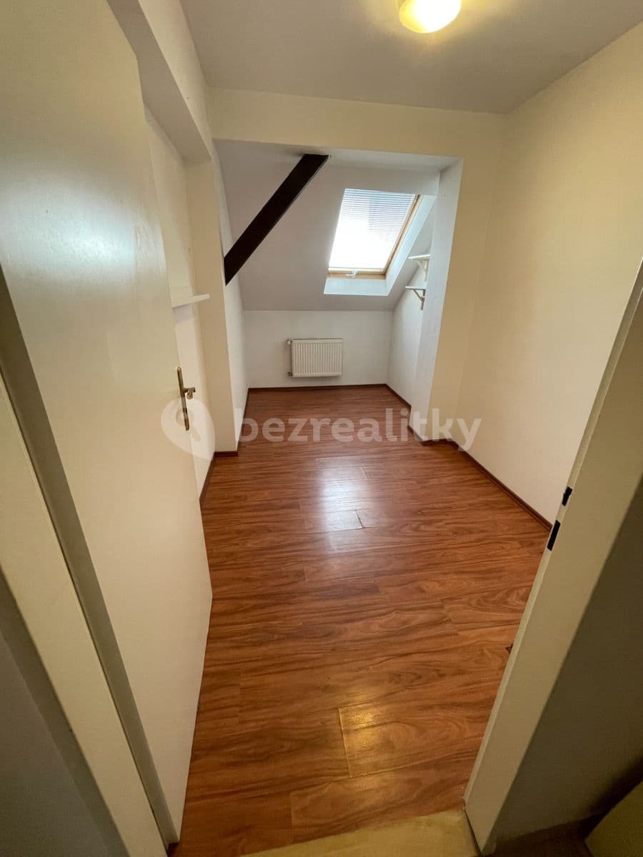 Prenájom bytu 3-izbový 72 m², Konšelská, Praha, Praha