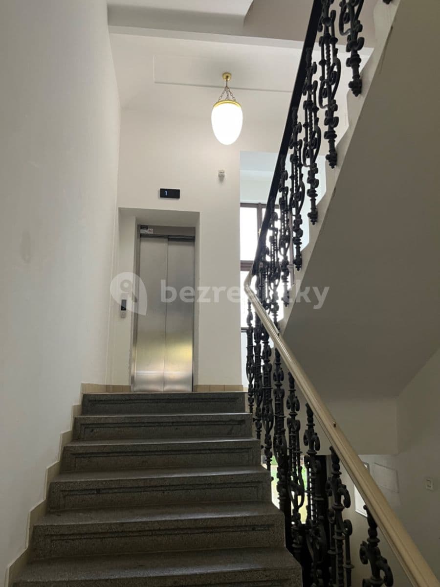 Prenájom bytu 7-izbový 250 m², Trojanova, Praha, Praha Prenájom bytu 7-izbový 250 m², Trojanova, Praha, Praha