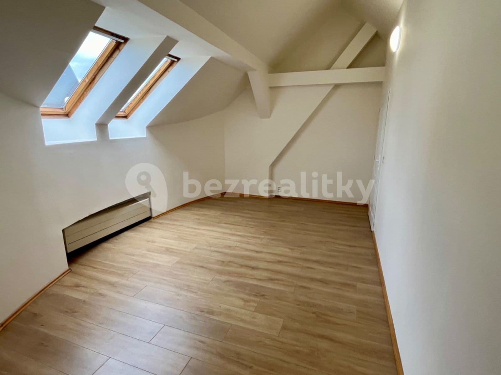 Prenájom bytu 7-izbový 250 m², Trojanova, Praha, Praha Prenájom bytu 7-izbový 250 m², Trojanova, Praha, Praha