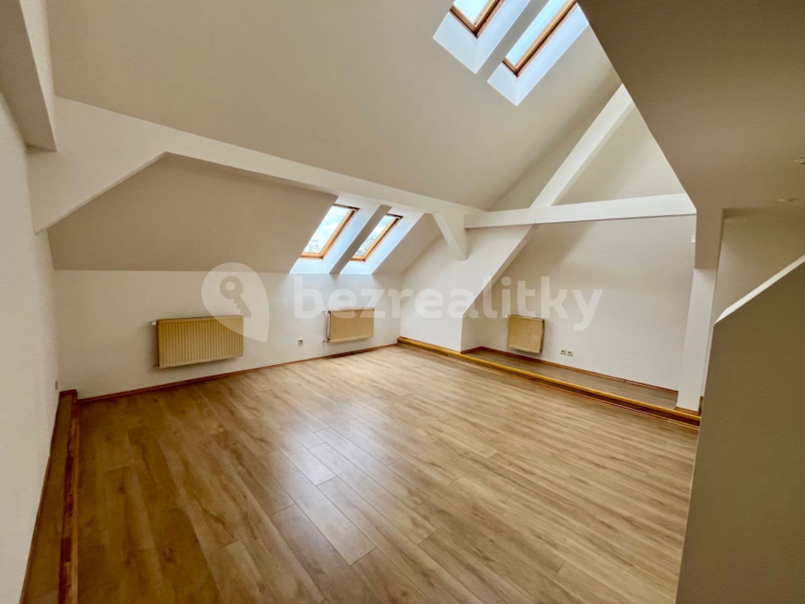 Prenájom bytu 7-izbový 250 m², Trojanova, Praha, Praha Prenájom bytu 7-izbový 250 m², Trojanova, Praha, Praha