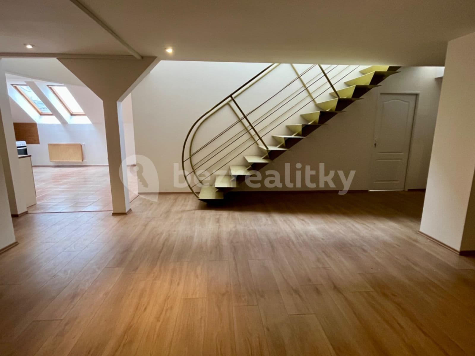 Prenájom bytu 7-izbový 250 m², Trojanova, Praha, Praha Prenájom bytu 7-izbový 250 m², Trojanova, Praha, Praha