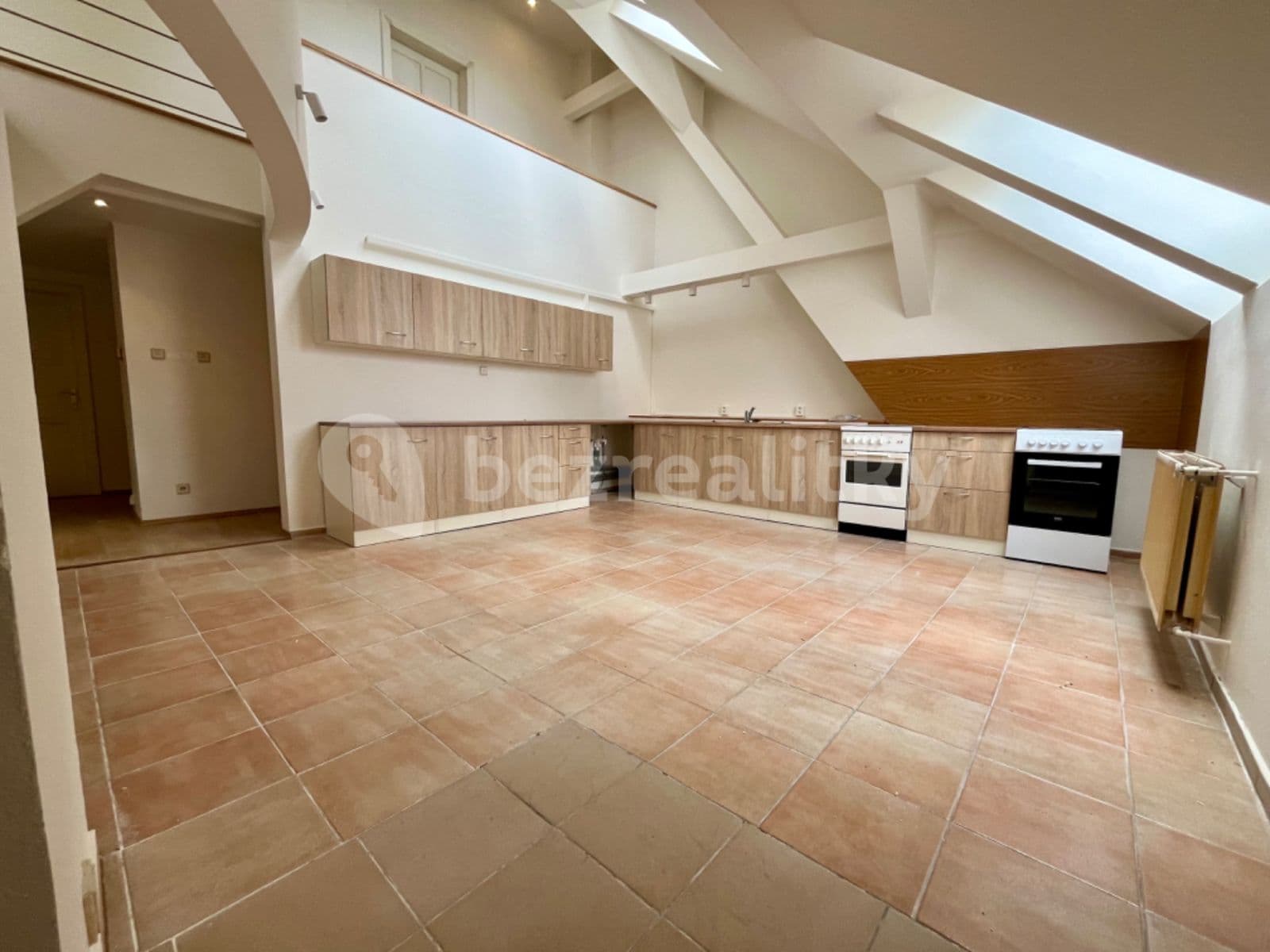 Prenájom bytu 7-izbový 250 m², Trojanova, Praha, Praha Prenájom bytu 7-izbový 250 m², Trojanova, Praha, Praha