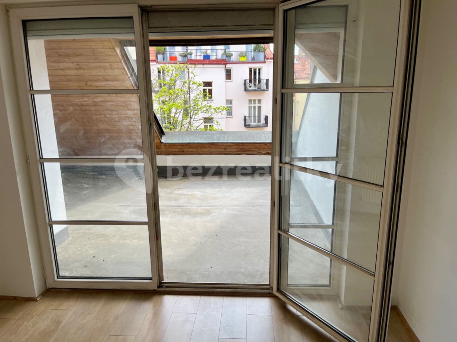 Prenájom bytu 7-izbový 250 m², Trojanova, Praha, Praha Prenájom bytu 7-izbový 250 m², Trojanova, Praha, Praha