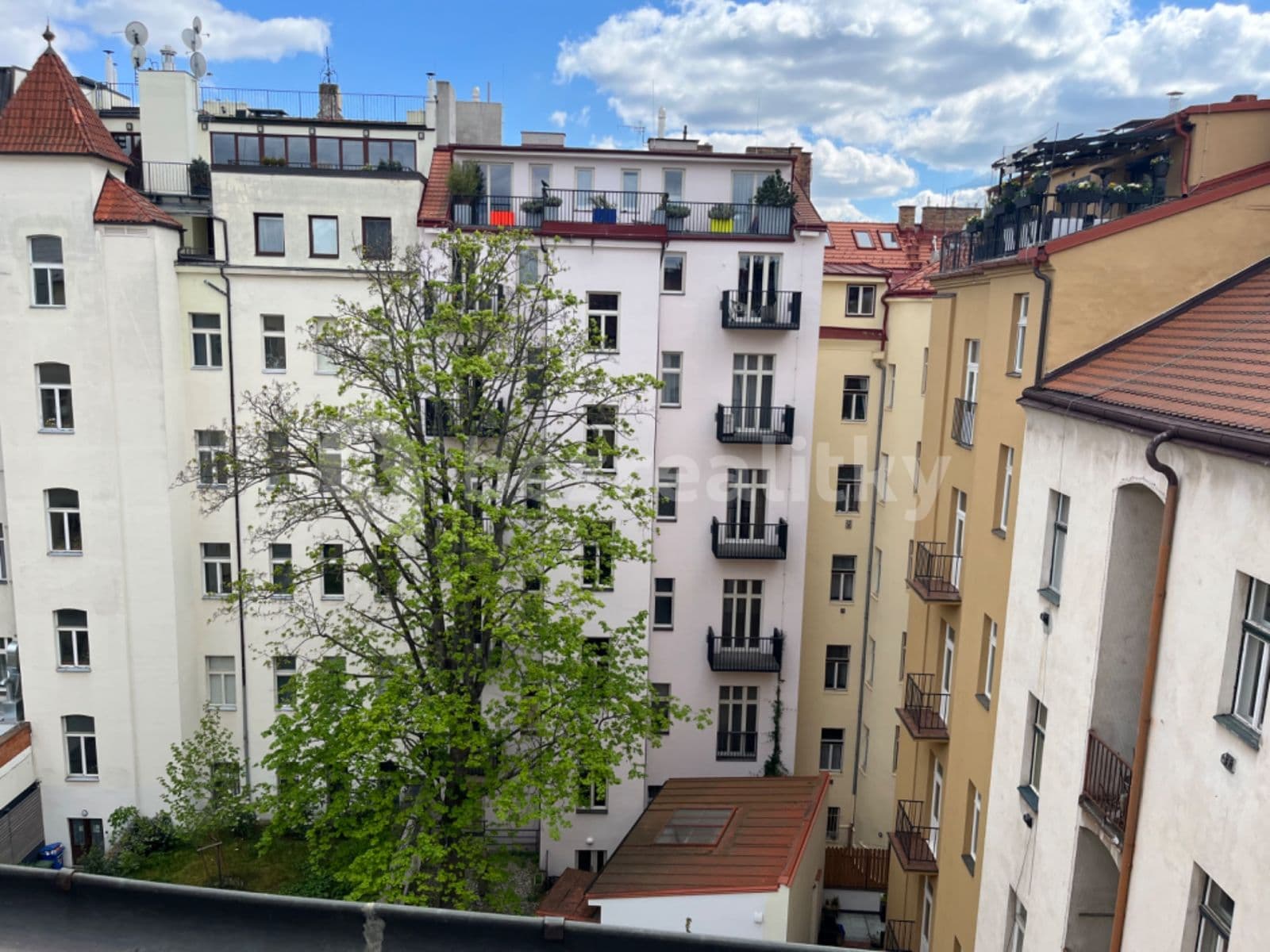 Prenájom bytu 7-izbový 250 m², Trojanova, Praha, Praha Prenájom bytu 7-izbový 250 m², Trojanova, Praha, Praha