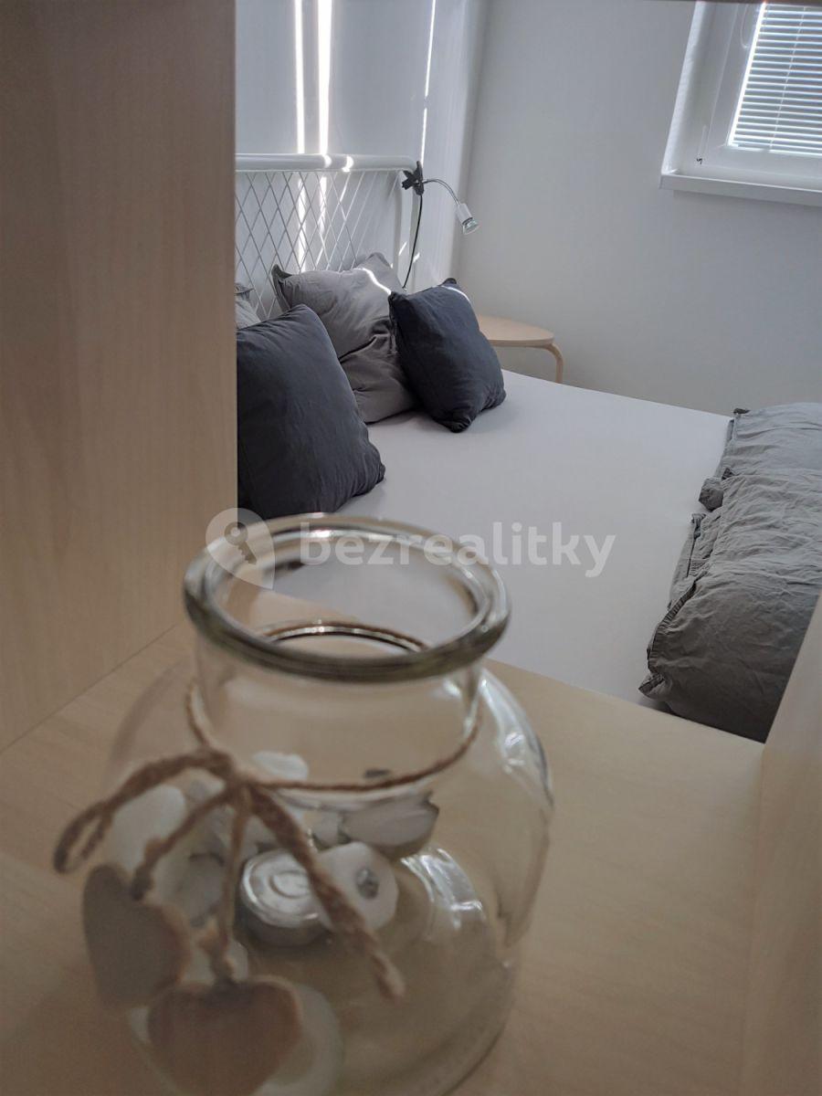 Prenájom bytu 1-izbový 40 m², Mamateyova, Petržalka, Bratislavský kraj