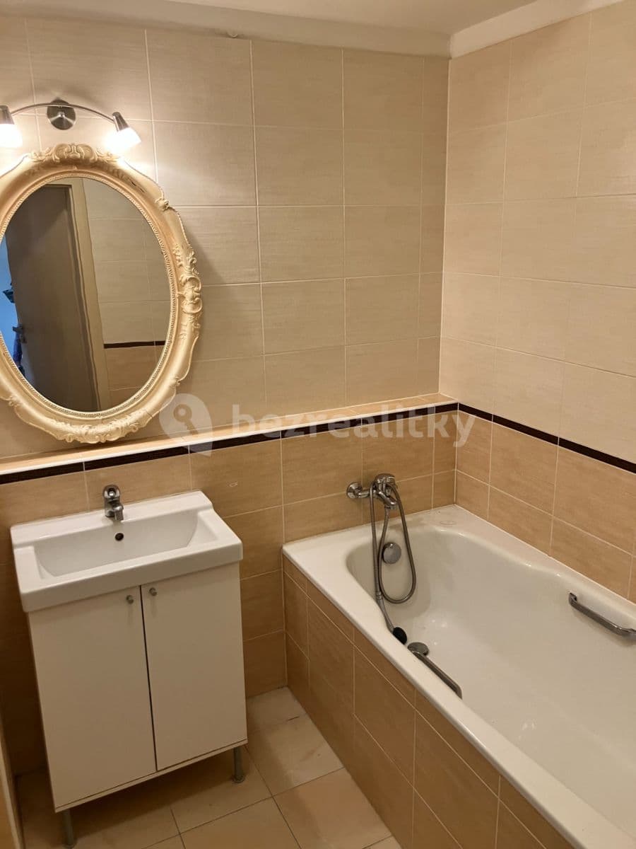 Prenájom bytu 2-izbový 55 m², Bratislavská, Praha, Praha Prenájom bytu 2-izbový 55 m², Bratislavská, Praha, Praha