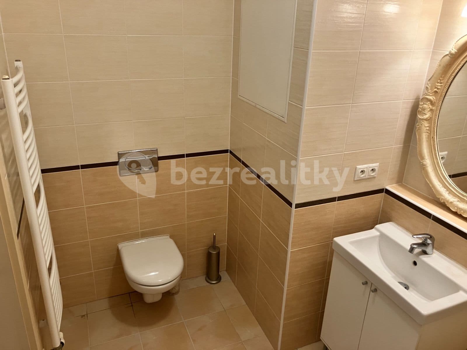 Prenájom bytu 2-izbový 55 m², Bratislavská, Praha, Praha Prenájom bytu 2-izbový 55 m², Bratislavská, Praha, Praha