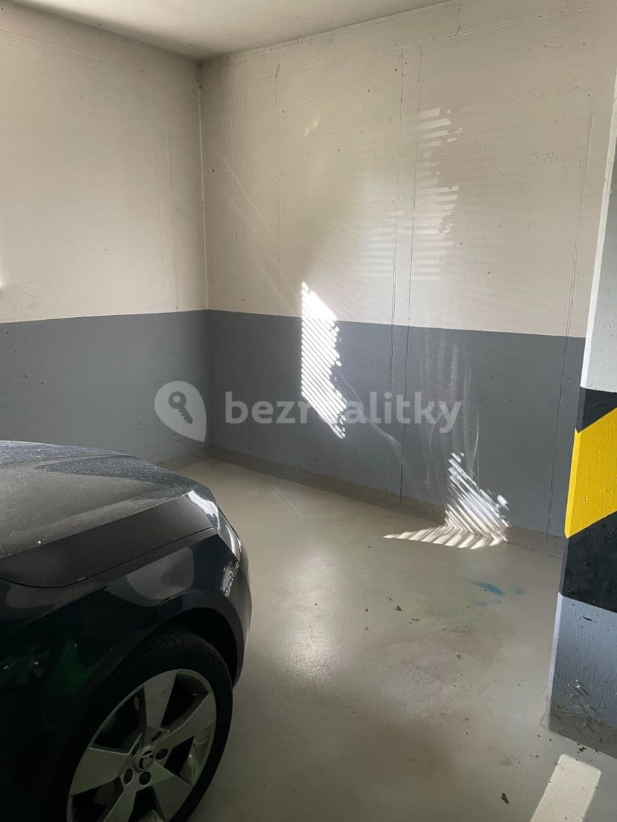Prenájom garáže 17 m², Wiesenthalova, Praha, Praha Prenájom garáže 17 m², Wiesenthalova, Praha, Praha