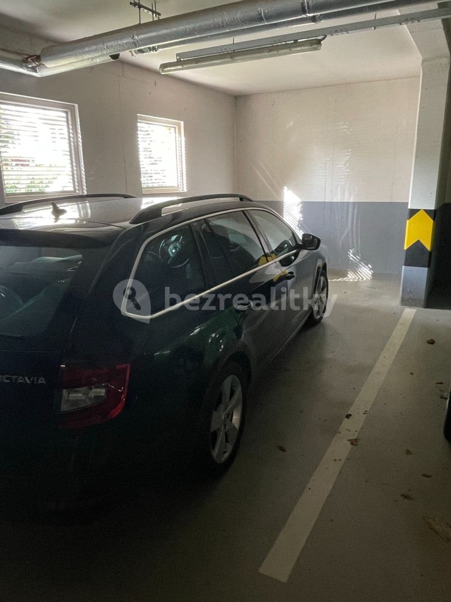 Prenájom garáže 17 m², Wiesenthalova, Praha, Praha Prenájom garáže 17 m², Wiesenthalova, Praha, Praha