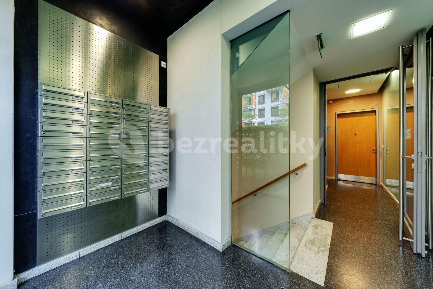 Prenájom bytu 2-izbový 58 m², Rohanské nábřeží, Praha, Praha