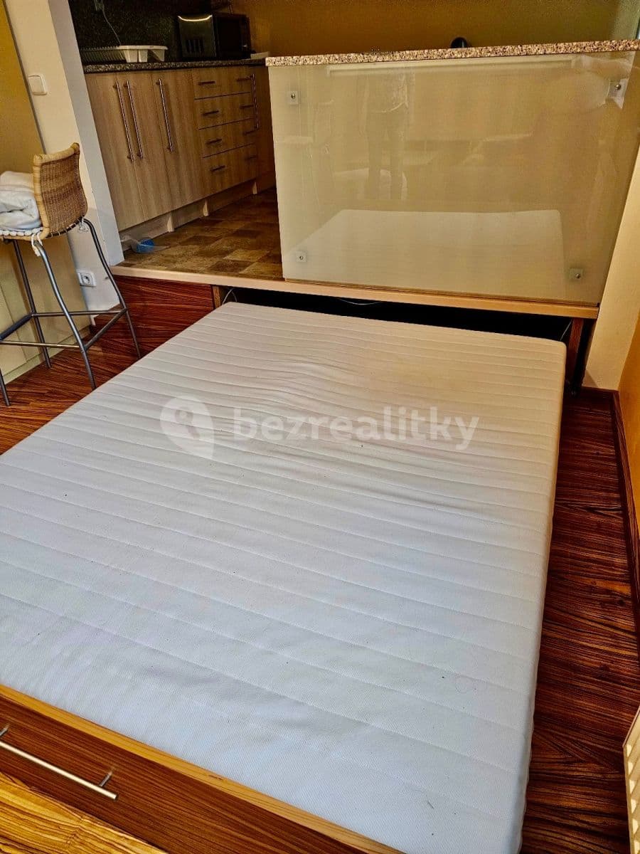 Prenájom bytu Garsoniéra 39 m², Českomoravská, Praha, Praha Prenájom bytu Garsoniéra 39 m², Českomoravská, Praha, Praha