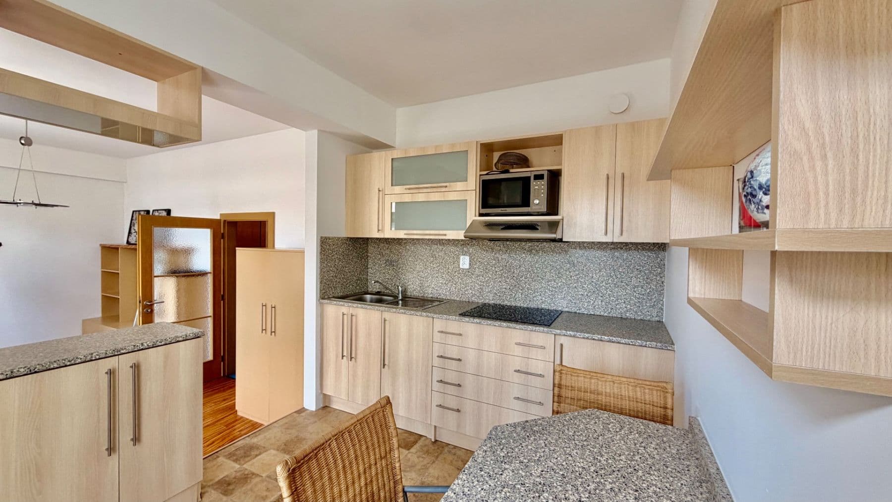 Prenájom bytu Garsoniéra 39 m², Českomoravská, Praha, Praha Prenájom bytu Garsoniéra 39 m², Českomoravská, Praha, Praha