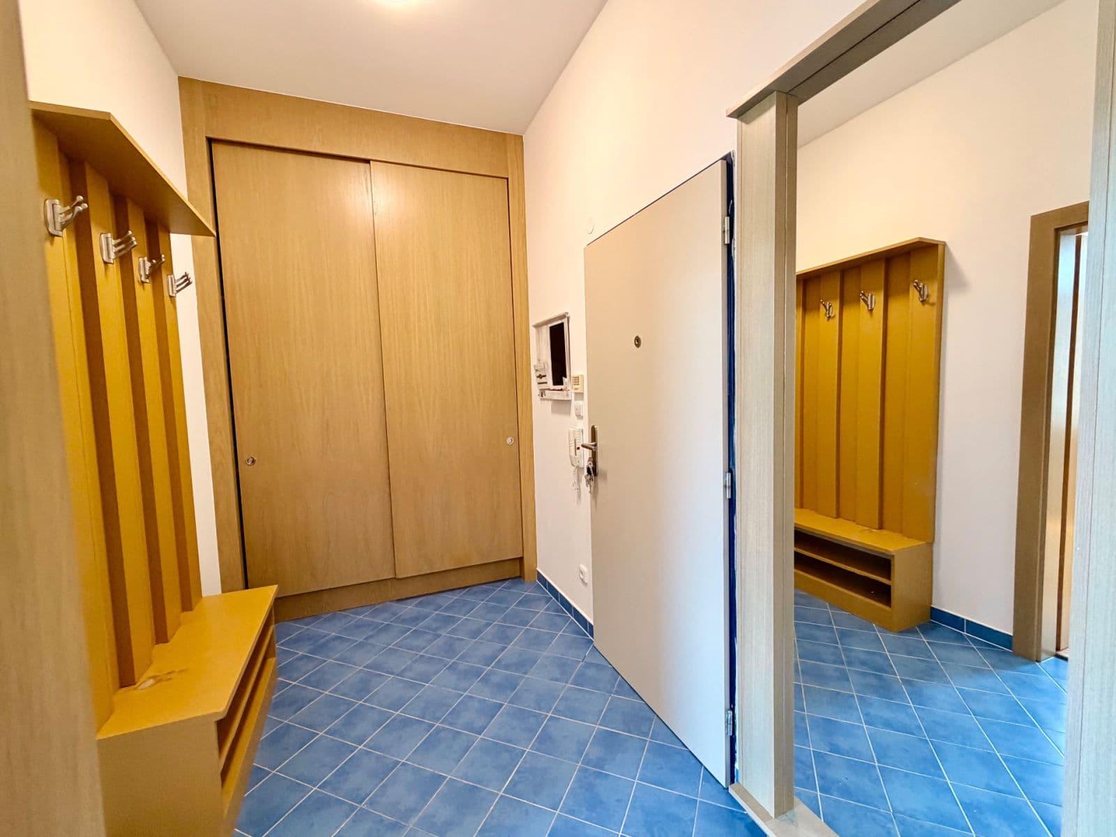 Prenájom bytu Garsoniéra 39 m², Českomoravská, Praha, Praha Prenájom bytu Garsoniéra 39 m², Českomoravská, Praha, Praha