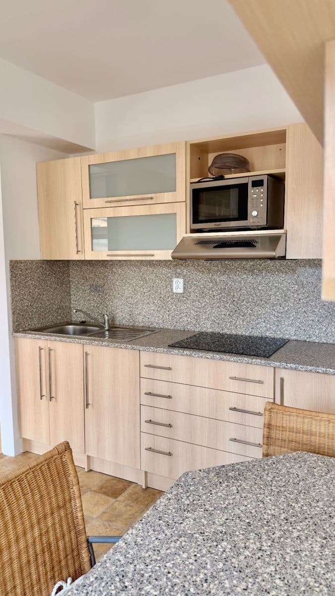 Prenájom bytu Garsoniéra 39 m², Českomoravská, Praha, Praha Prenájom bytu Garsoniéra 39 m², Českomoravská, Praha, Praha