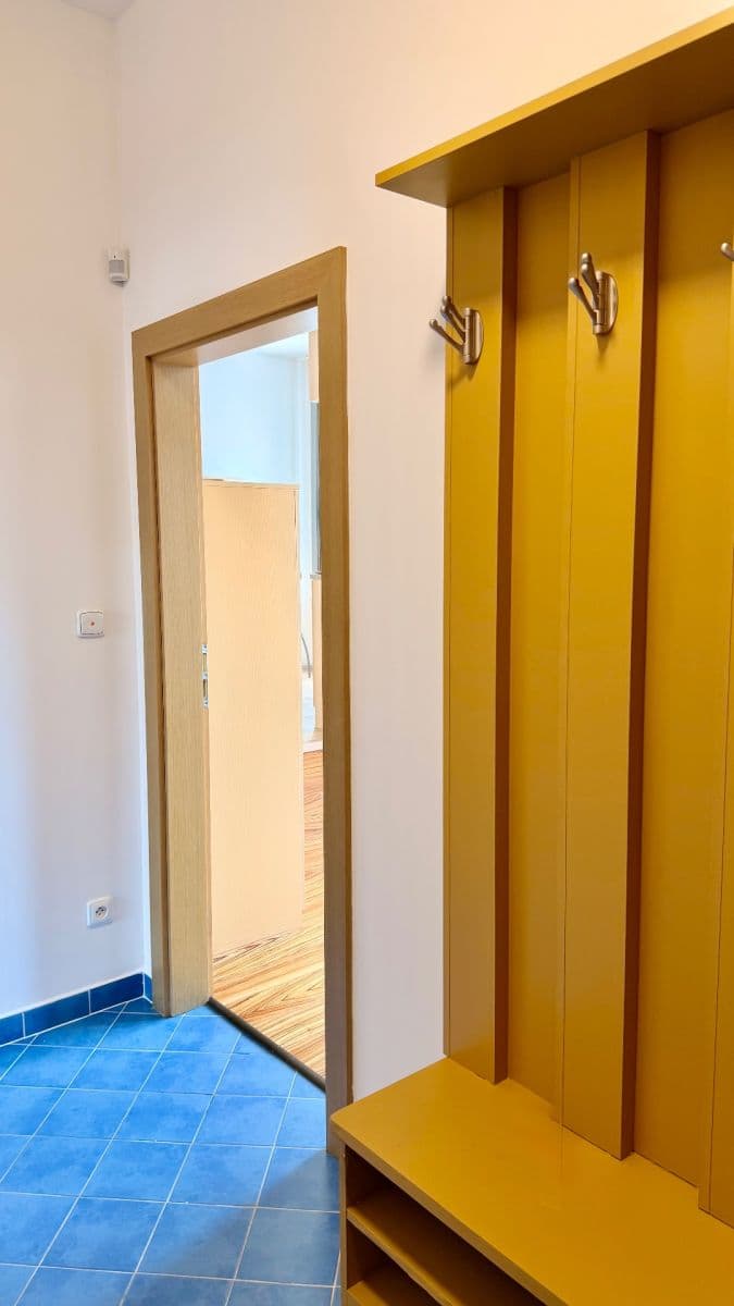 Prenájom bytu Garsoniéra 39 m², Českomoravská, Praha, Praha Prenájom bytu Garsoniéra 39 m², Českomoravská, Praha, Praha