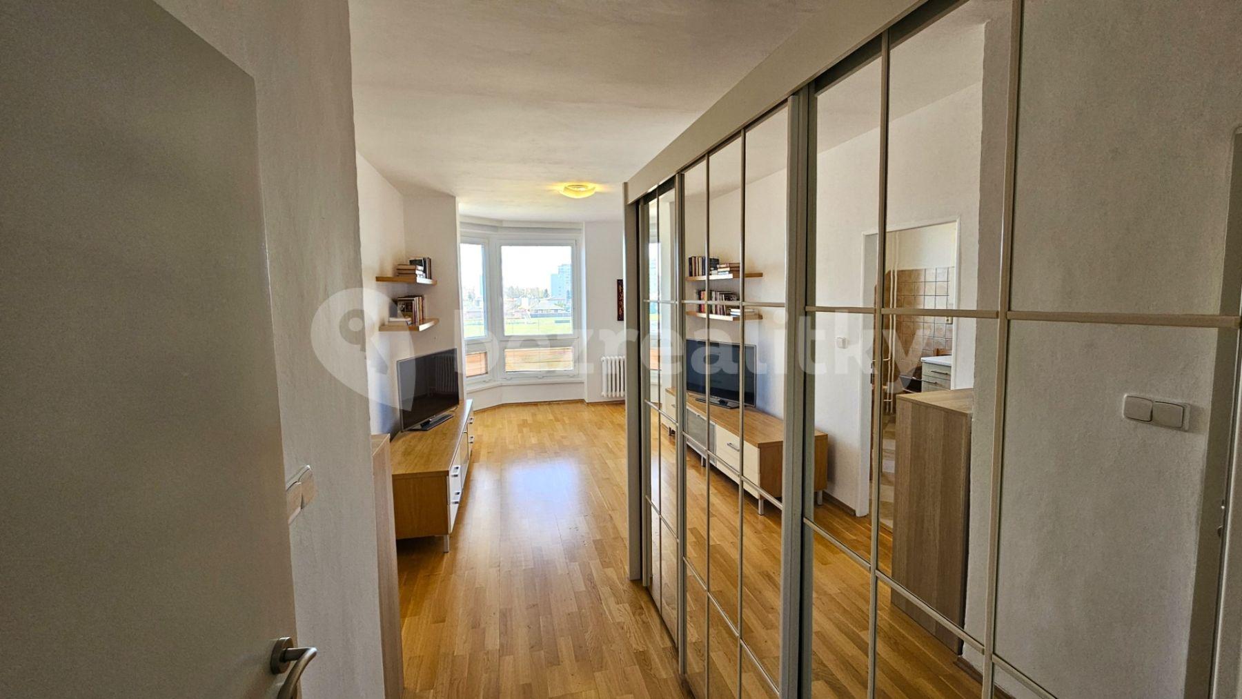 Prenájom bytu 1-izbový 40 m², Spojilská, Pardubice, Pardubický kraj