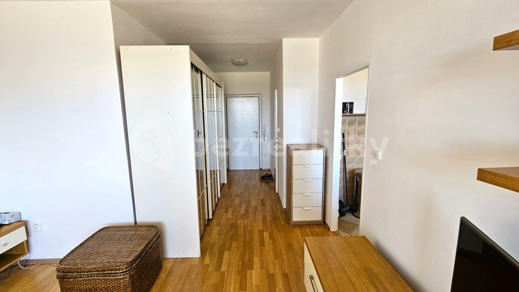 Prenájom bytu 1-izbový 40 m², Spojilská, Pardubice, Pardubický kraj
