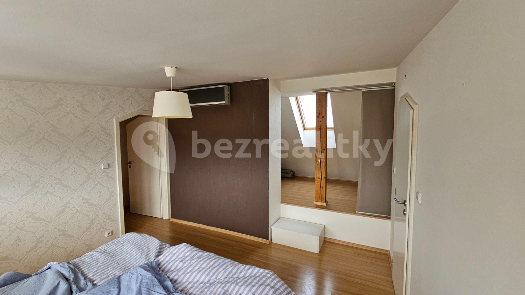 Prenájom bytu 2-izbový 67 m², Roháčova, Praha, Praha
