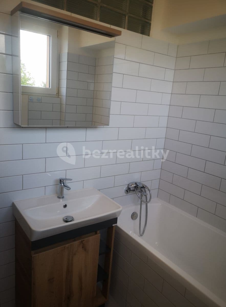 Prenájom bytu 4-izbový 69 m², Danielova, Praha, Praha Prenájom bytu 4-izbový 69 m², Danielova, Praha, Praha