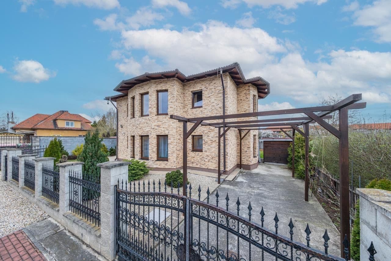 Predaj domu 172 m², pozemek 617 m², Pod Hájem, Přezletice, Středočeský kraj Predaj domu 172 m², pozemek 617 m², Pod Hájem, Přezletice, Středočeský kraj