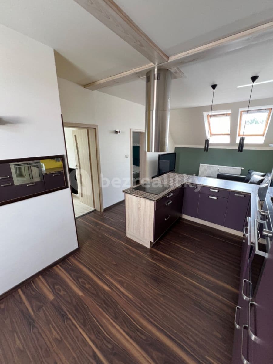 Prenájom bytu 3-izbový 61 m², Jakubská náves, Tachlovice, Středočeský kraj Prenájom bytu 3-izbový 61 m², Jakubská náves, Tachlovice, Středočeský kraj